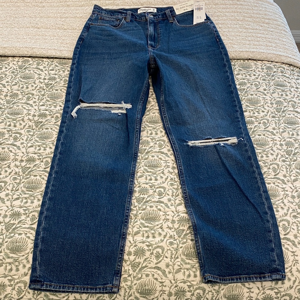NWT Abercrombie Ultra High Rise Ankle Straight jeans 29 long or 8 long
